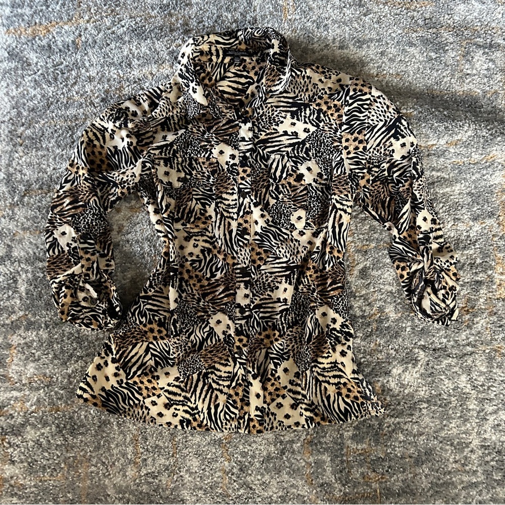 Notations Brown Button Down Shirt with Dress Shirt Collar and Fitted Style